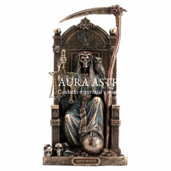 Santa Muerte sentada