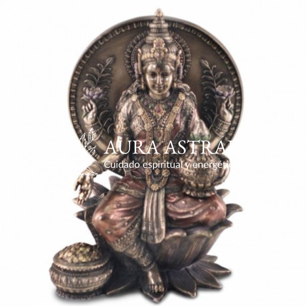 Lakshmi sentada